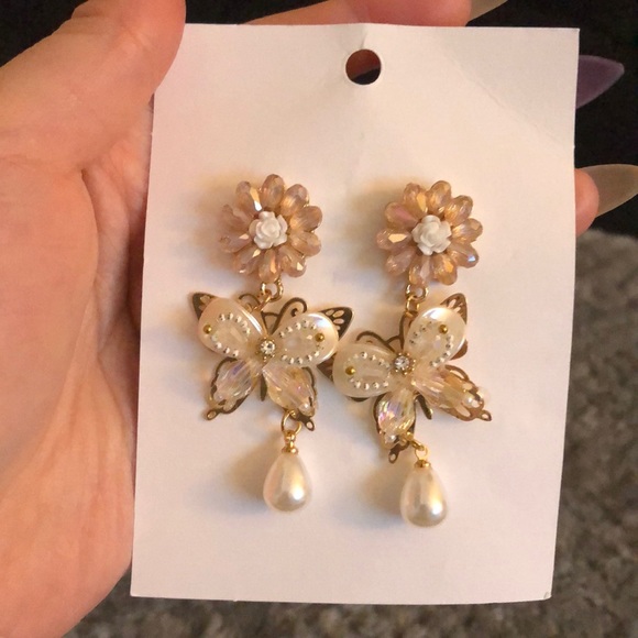 Earrings - Picture 1 of 2